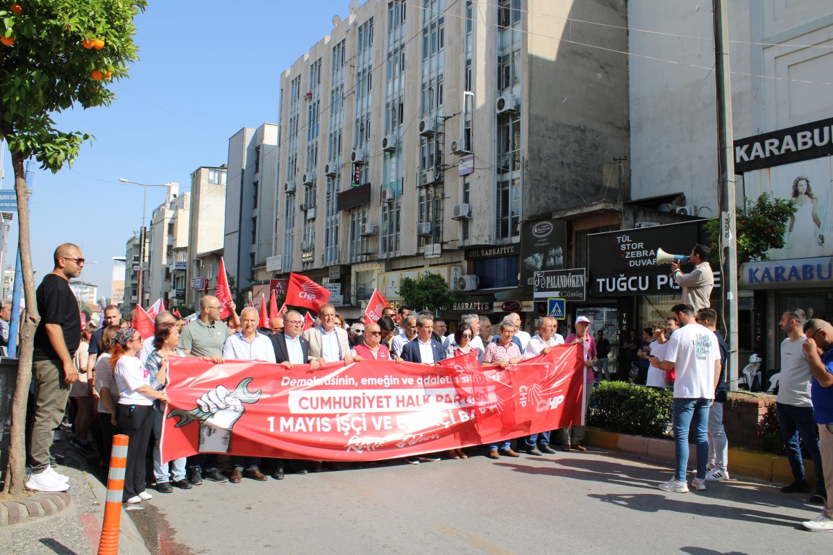 AYDIN'IN BELEDİYE BAŞKANLARI VE MİLLETVEKİLLERİ 1 MAYIŞ İŞÇİ VE EMEKÇİ BAYRAMI İÇİN YÜRÜYÜŞTE 