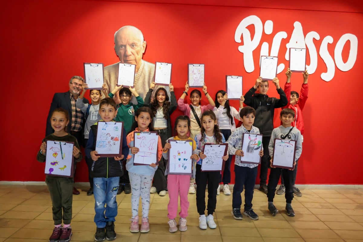 EFELER’İN MİNİK RESSAMLARI PİCASSO SERGİSİNE KATILDI