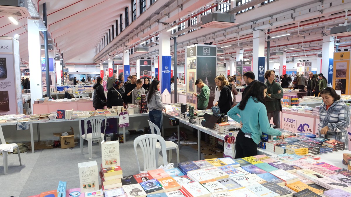 BAŞKAN ÇERÇİOĞLU'NA KİTAPSEVERLERDEN TEŞEKKÜR