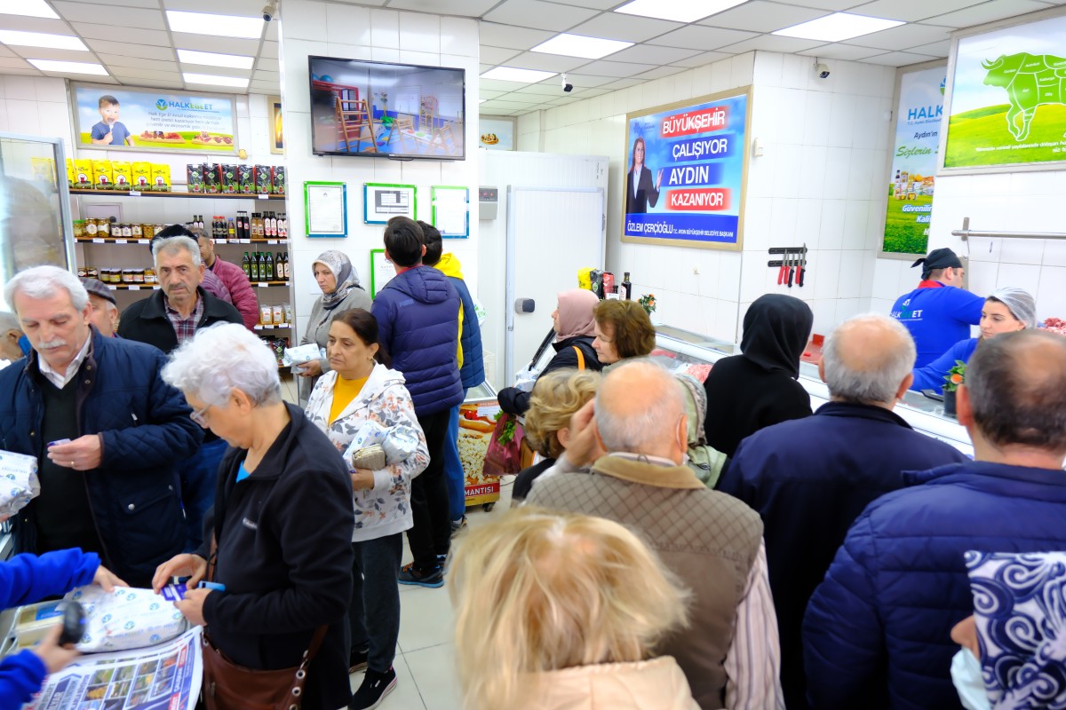 AYDIN’DA 107 BİN VATANDAŞ AYDIN BÜYÜKŞEHİR BELEDİYESİ ‘EMEKLİ KART’ KULLANIYOR