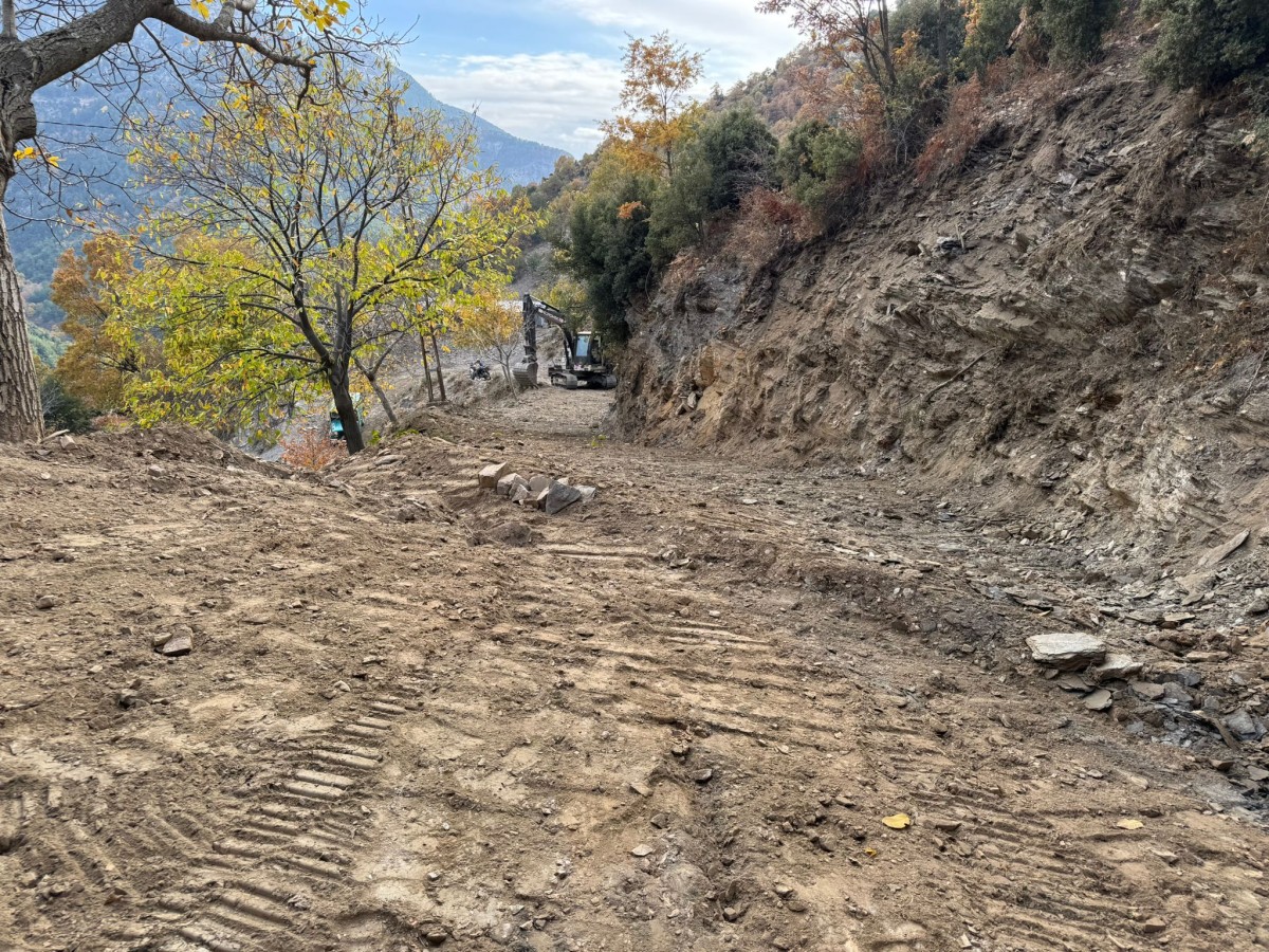EFELER’İN EKİPLERİ KONUKLU’NUN YOLLARINI DÜZENLEDİ 