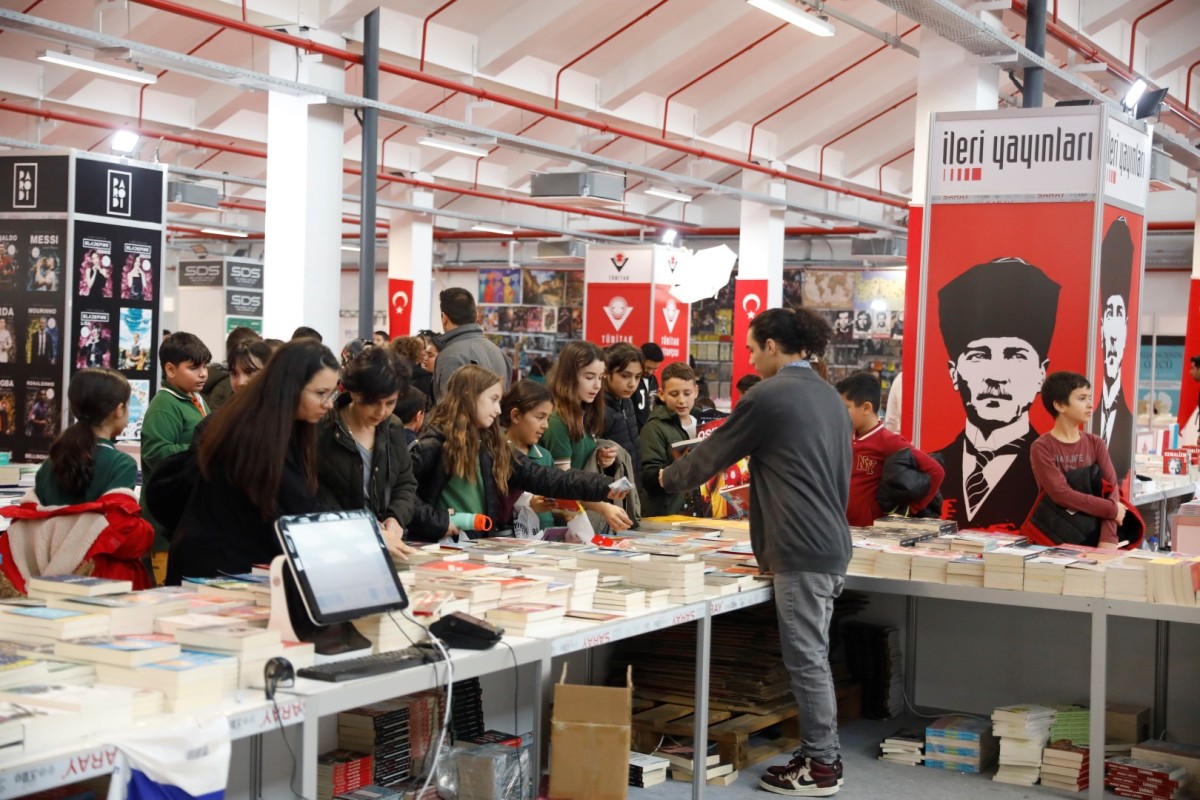 AYDIN KİTAP FUARI’NA YÜZ BİNE YAKIN ZİYARETÇİ KATILDI