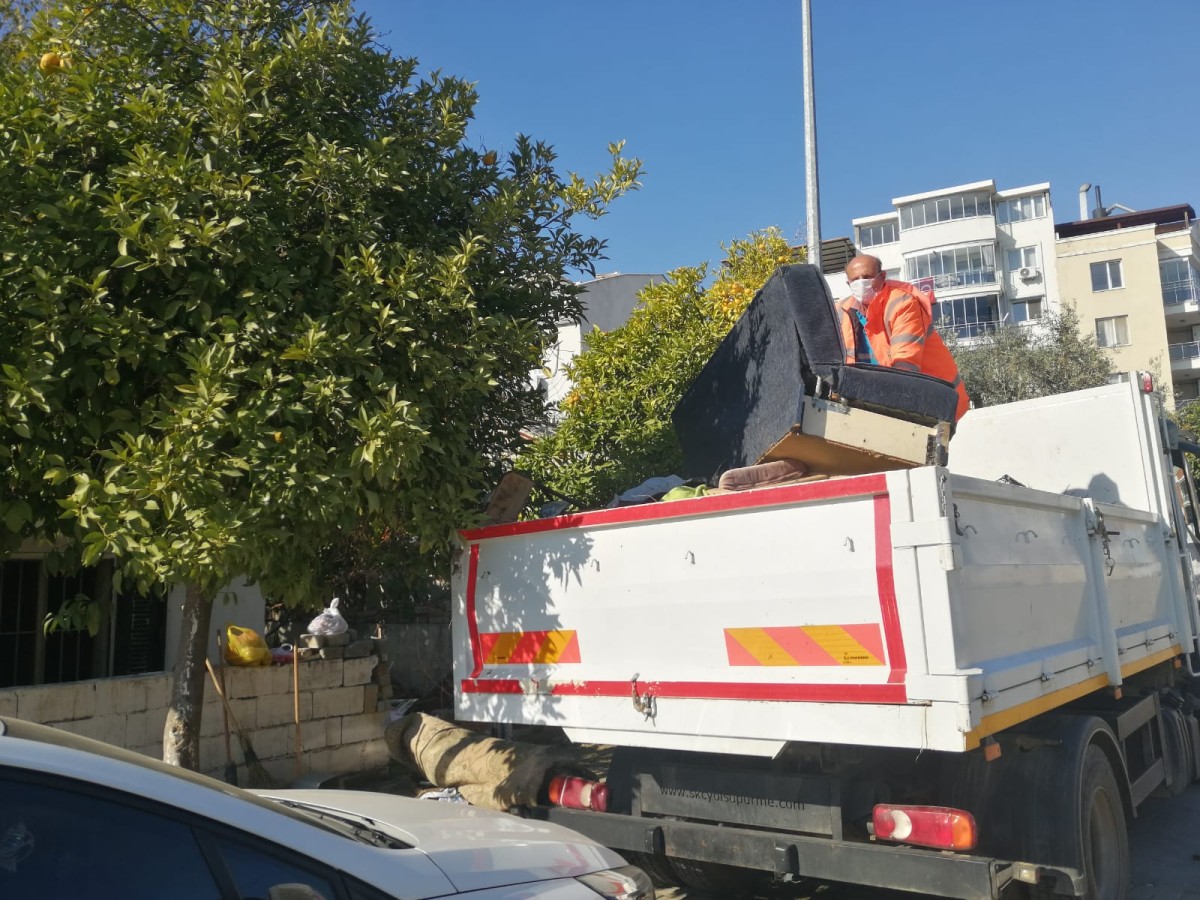 EFELER’DEN ÇÖP EV TEMİZLİĞİ: TOPLUM SAĞLIĞI İÇİN HAREKETE GEÇTİLER
