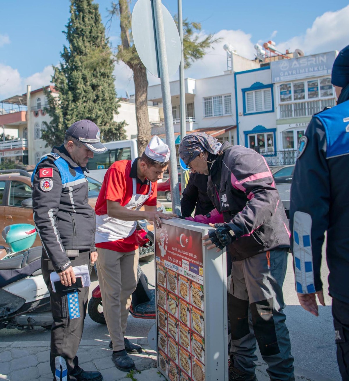 KUŞADASI BELEDİYESİ ZABITA MÜDÜRLÜĞÜ İŞGALİYEYE TOLERANS GÖSTERMİYOR