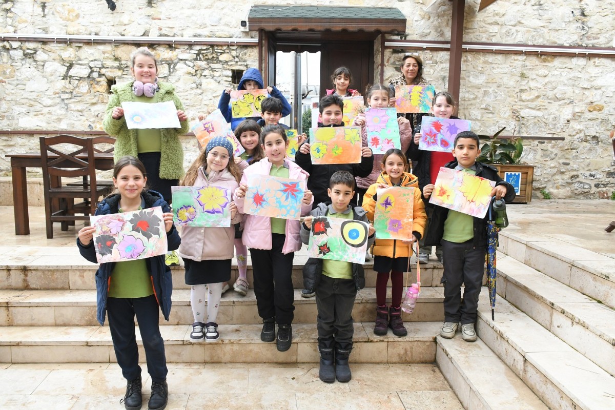 ÇOCUKLAR SEYAKMER’DE EBRU SANATI İLE TANIŞTI