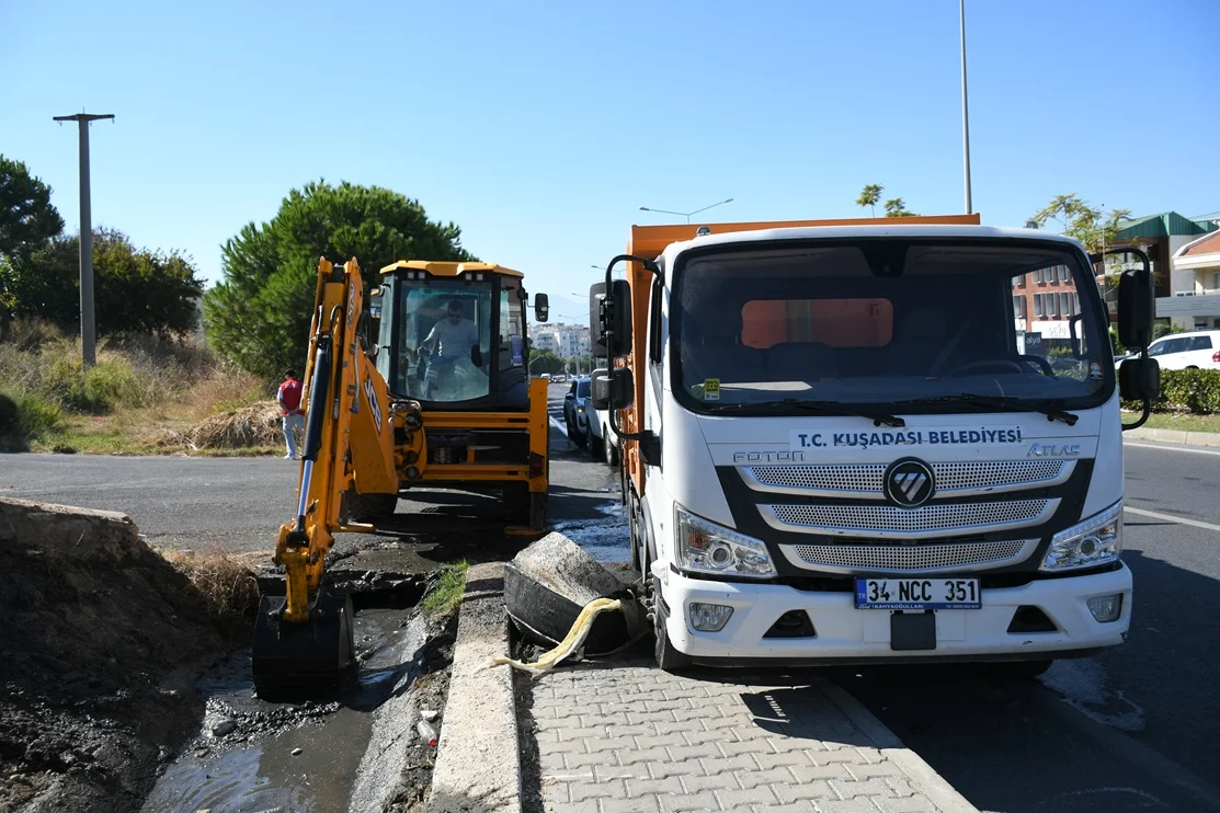 KUŞADASI’NDA YAĞIŞ SEZONU ÖNCESİ ÇALIŞMALAR SÜRÜYOR
