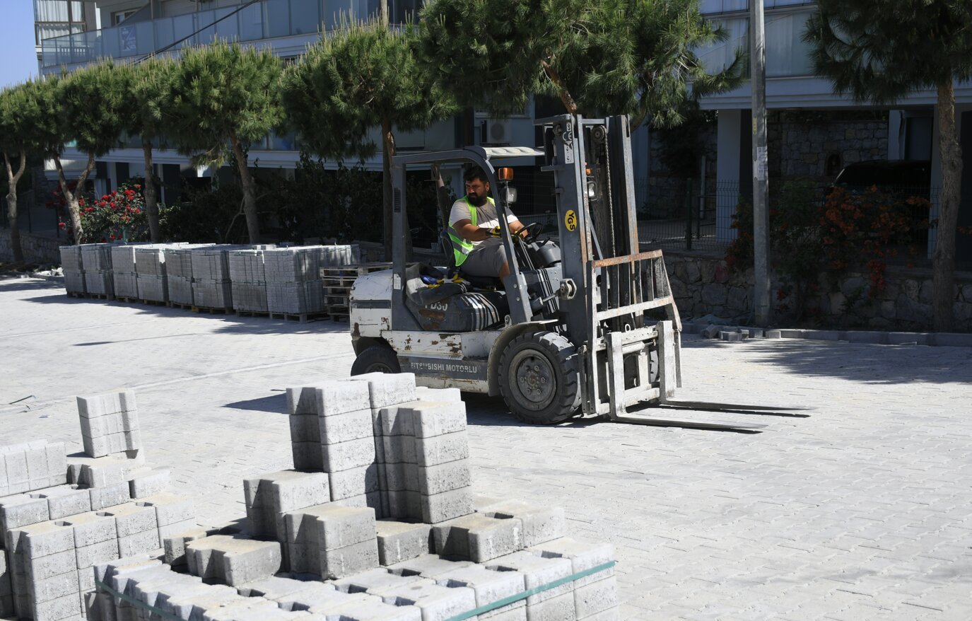 DEĞİRMENDERE MAHALLESİ’NDE 10 BİN METREKARELİK YOL ÇALIŞMASINDA SONA GELİNDİ