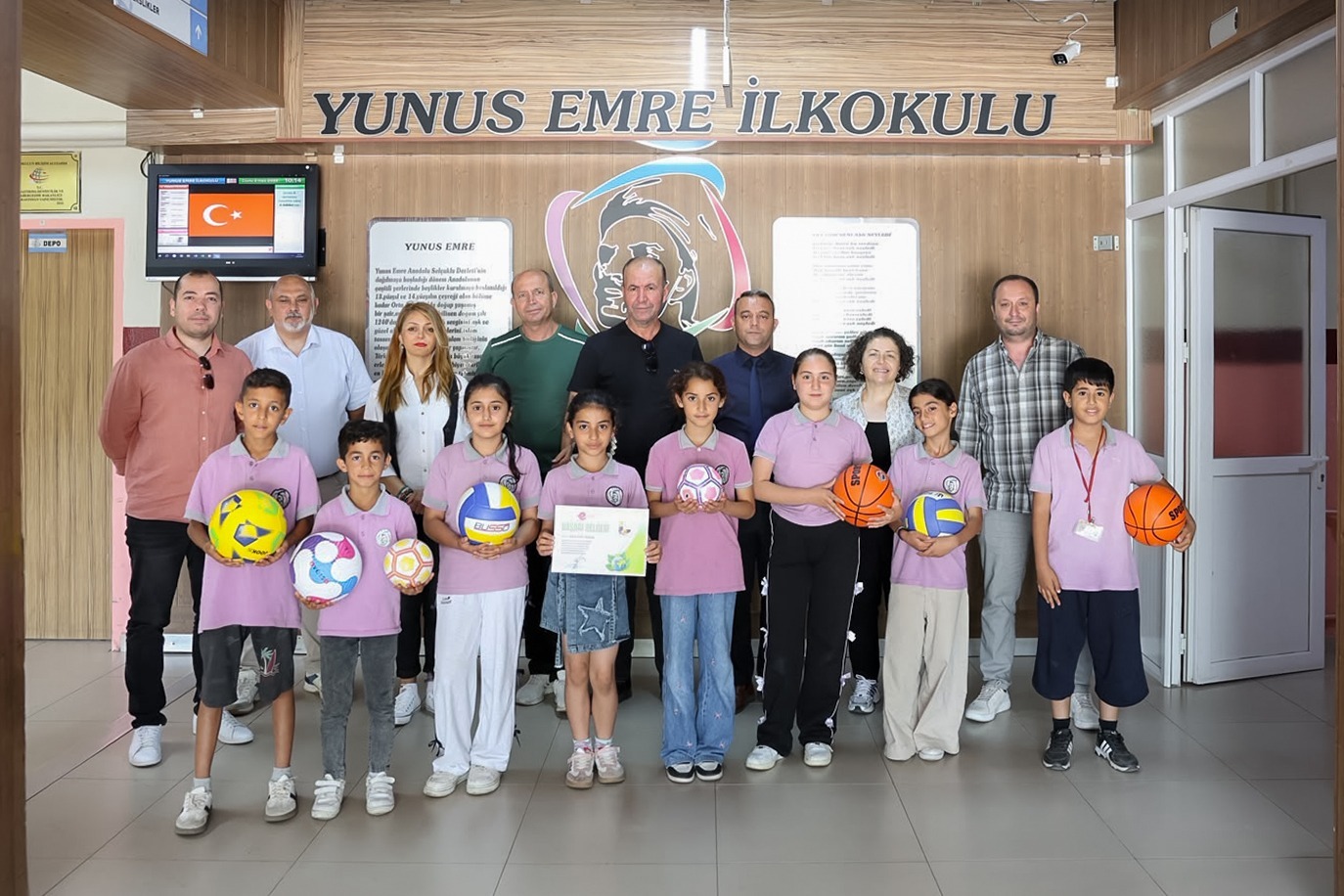 EFELER’DE ÇEVRE SEFERBERLİĞİ: MİNİK ÇEVRECİLER ÖDÜLLERİNE KAVUŞTU