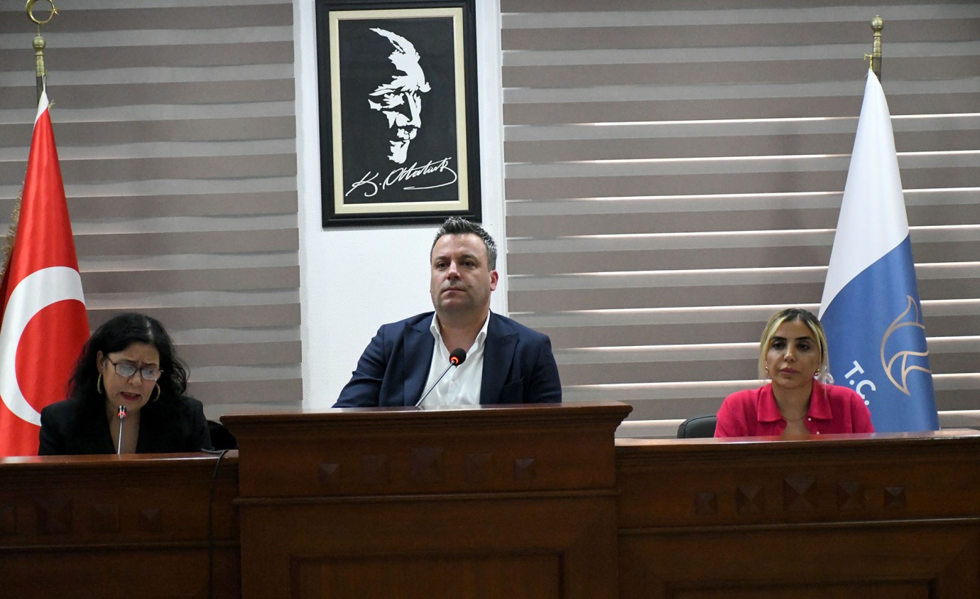 BAŞKAN VEKİLİ TAHSİN DEMİRTAŞ: “ÖZER TÜRK STADI’NDAKİ SÜREÇ RESMİ TEKNİK RAPORLAR DOĞRULTUSUNDA YÜRÜTÜLÜYOR”