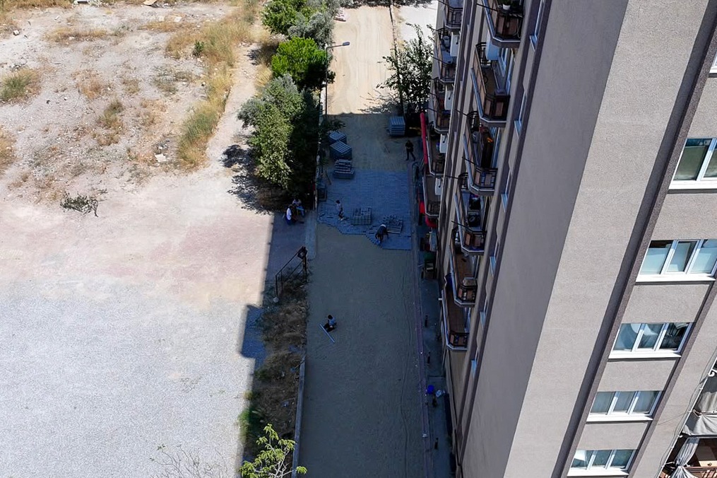 EFELER BELEDİYESİ YOL ÇALIŞMALARINA DEVAM EDİYOR