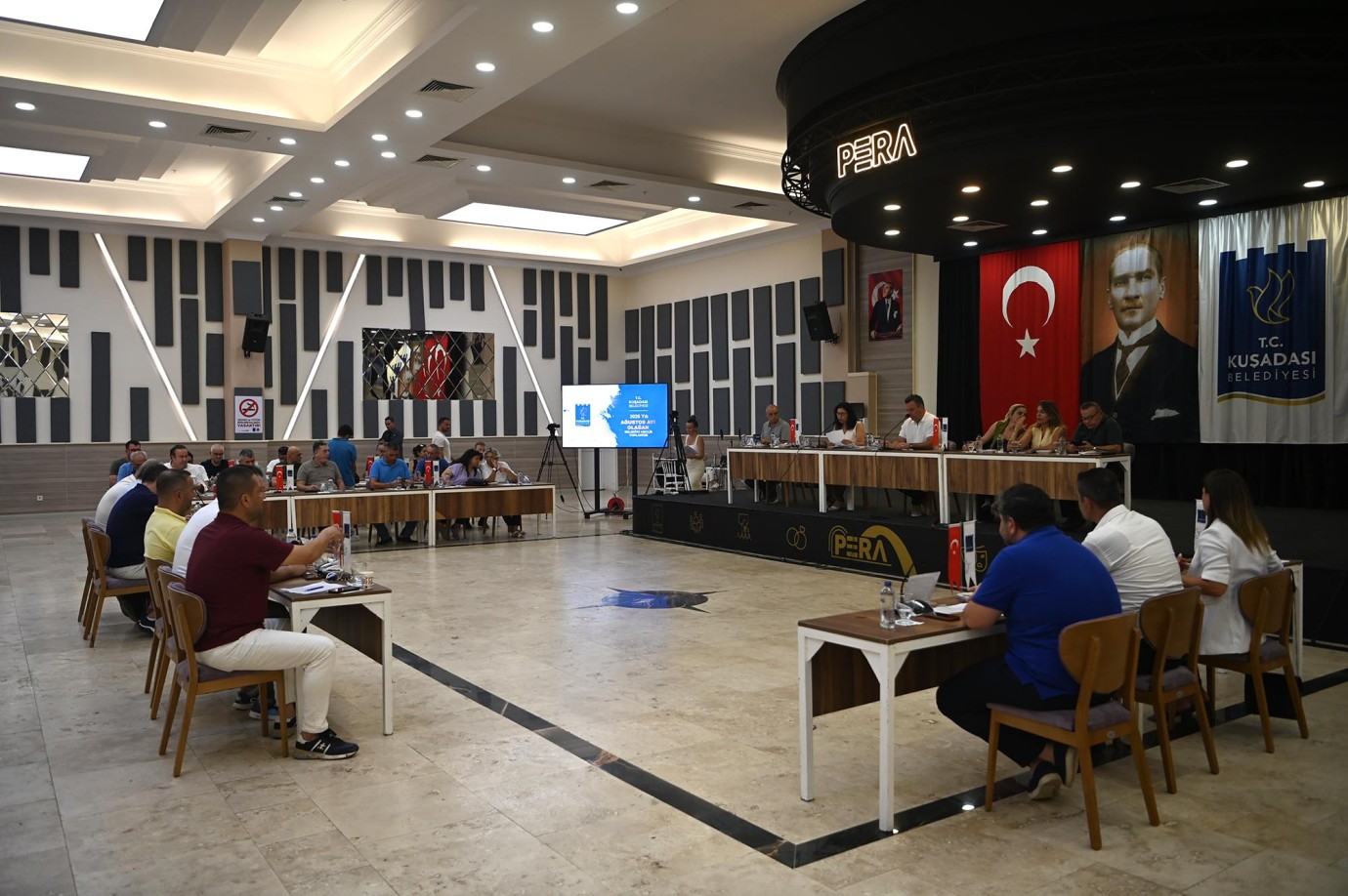 KUŞDASI BELEDİYE MECLİSİ’NDEN SOSYAL BELEDİYECİLİK VE SPOR ALANINDA ÖNEMLİ KARARLAR