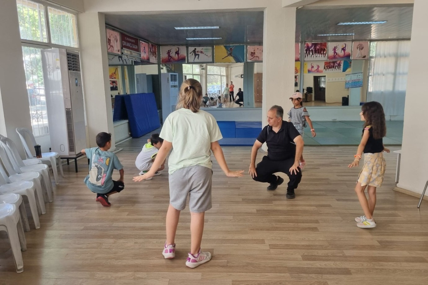 EFELER’İN ÇOCUKLARI YÖRESEL OYUNLARI ÖĞRENİYOR