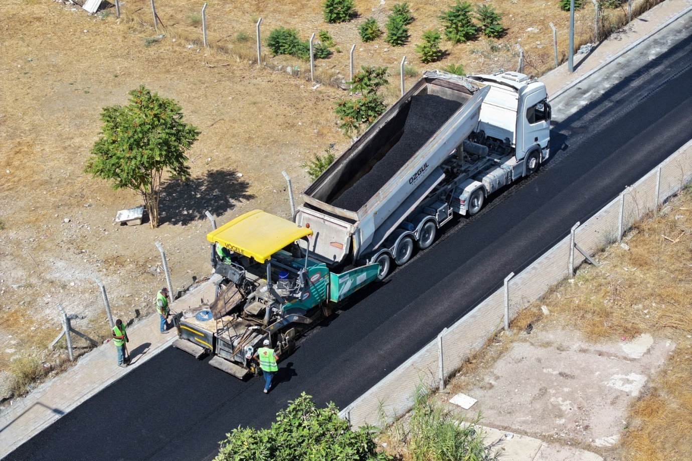 EFELER’DE ULAŞIM KONFORU ARTIYOR SICAK ASFALT ÇALIŞMALARI SÜRÜYOR