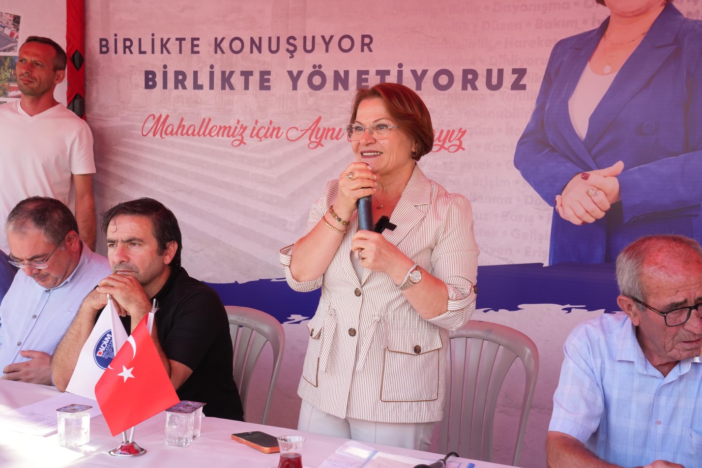DİDİM BELEDİYESİ “MAHALLEMİZ İÇİN AYNI MASADAYIZ” BULUŞMASINDA EFELER MAHALLESİ SAKİNLERİYLE BİR ARAYA GELDİ