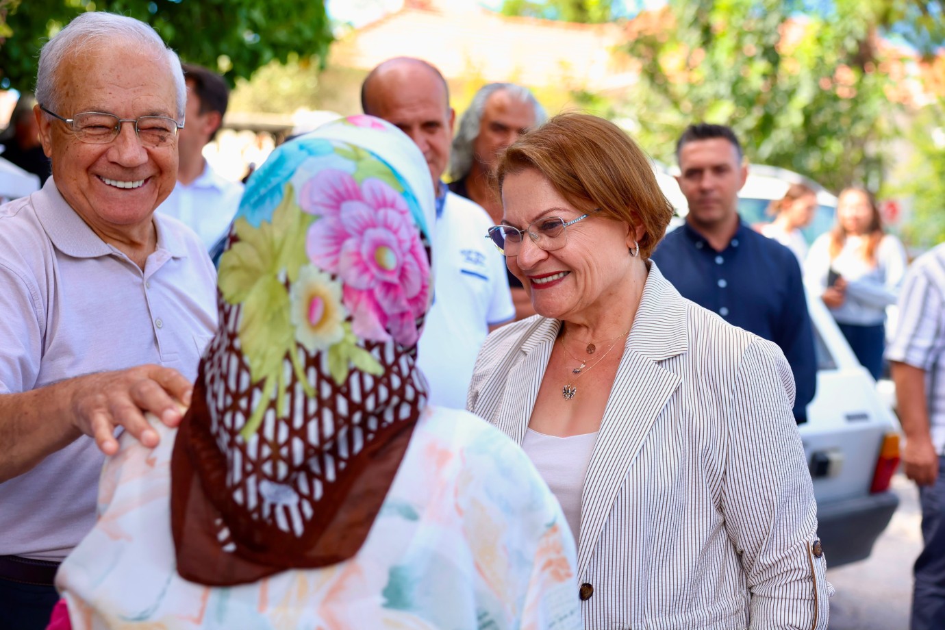 DİDİM BELEDİYE BAŞKANI HATİCE GENÇAY, ZEYTİN ÜRETİCİLERİYLE BİR ARAYA GELDİ