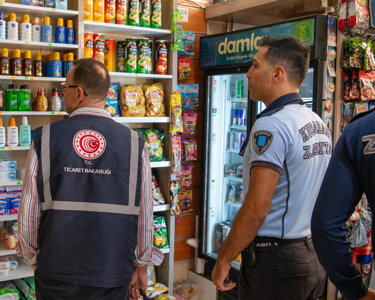 KUŞADASI’NDA TİCARİ İŞLETMELERE SIKI DENETİM