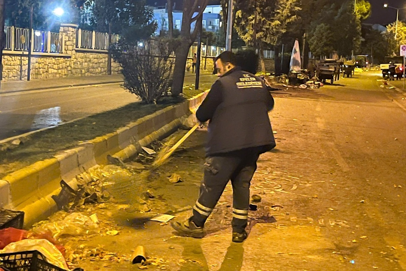 EFELER BELEDİYESİ’NDEN SEMT PAZARLARINA DETAYLI TEMİZLİK