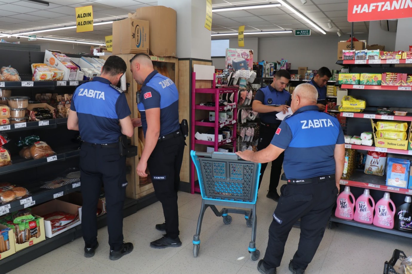 Bozdoğan’da marketlere sıkı denetim: Zabıta rafları tek tek kontrol etti