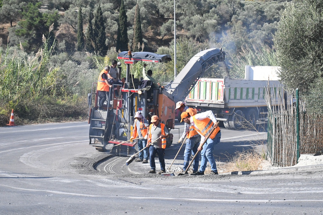 KUŞADASI-AYDIN YOLUNDA KAMUSAL İŞ BİRLİĞİYLE GÜVENLİ ULAŞIM HAMLESİ