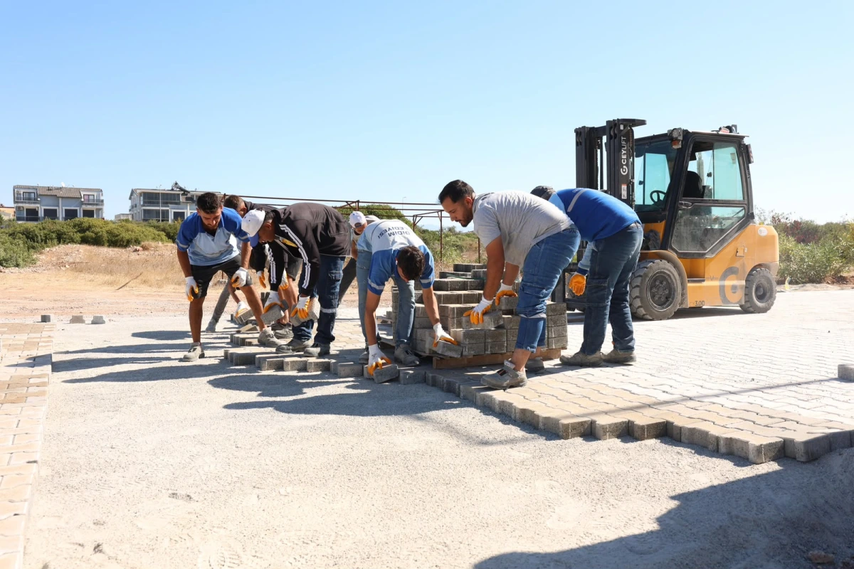 Didim Belediyesi Parke Taşı Döşeme Çalışmalarını Sürdürüyor