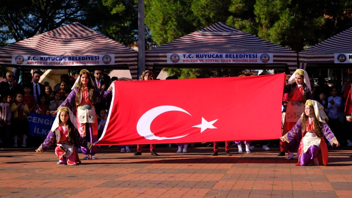 KUYUCAK’TA 29 EKİM CUMHURİYET BAYRAMI COŞKUYLA KUTLANDI